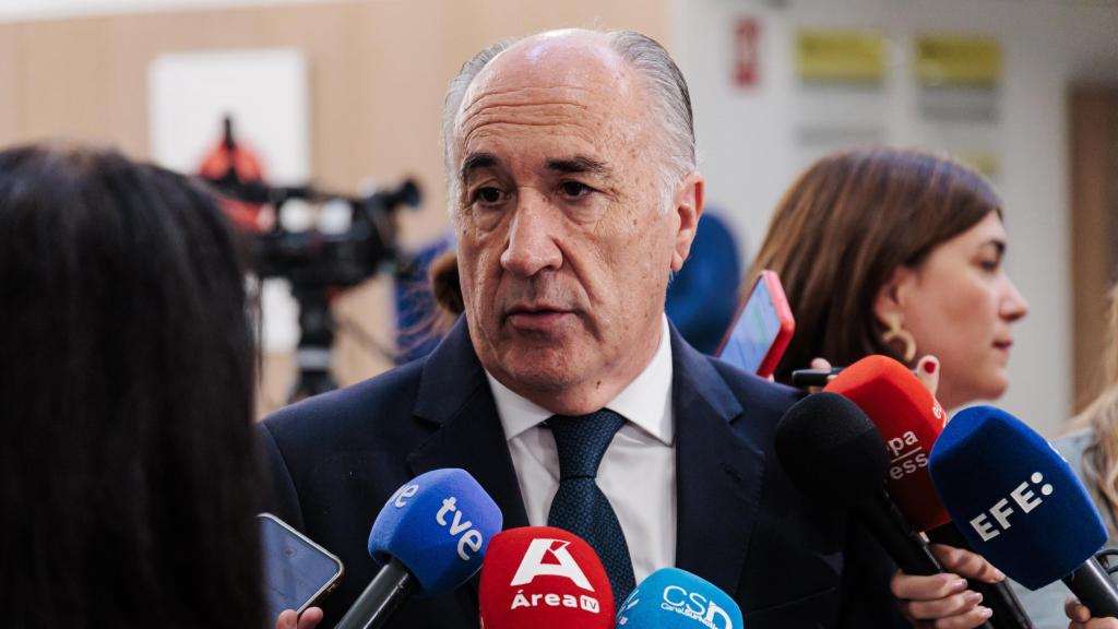 El alcalde de Algeciras, José Ignacio Landaluce, atiende a los medios de comunicación.