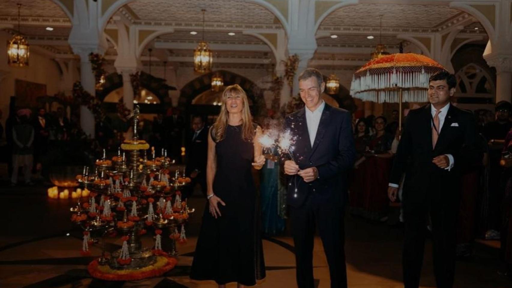pedro Sánchez y Begoña Gómez participan en el Diwali, un festival de luces 'símbolo de la conexión' con India.