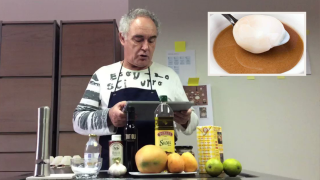 La sencilla sopa de pan y ajo de Ferran Adrià perfecta para el otoño: barata, con pocos ingredientes y lista en minutos