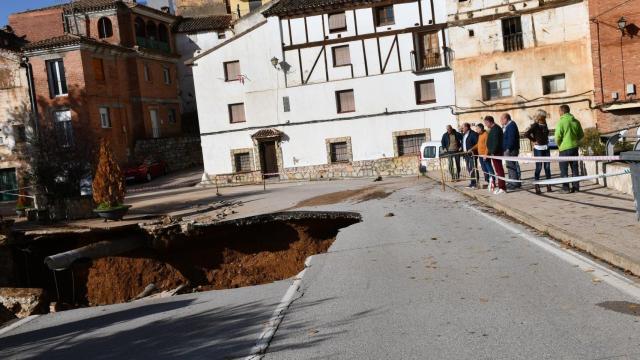 Así quedó el puente derribado por la fuerza del agua en Landete.