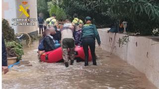 Rescatan con barcas neumáticas a los clientes del balneario de La Virgen de Jaraba aislados por la DANA