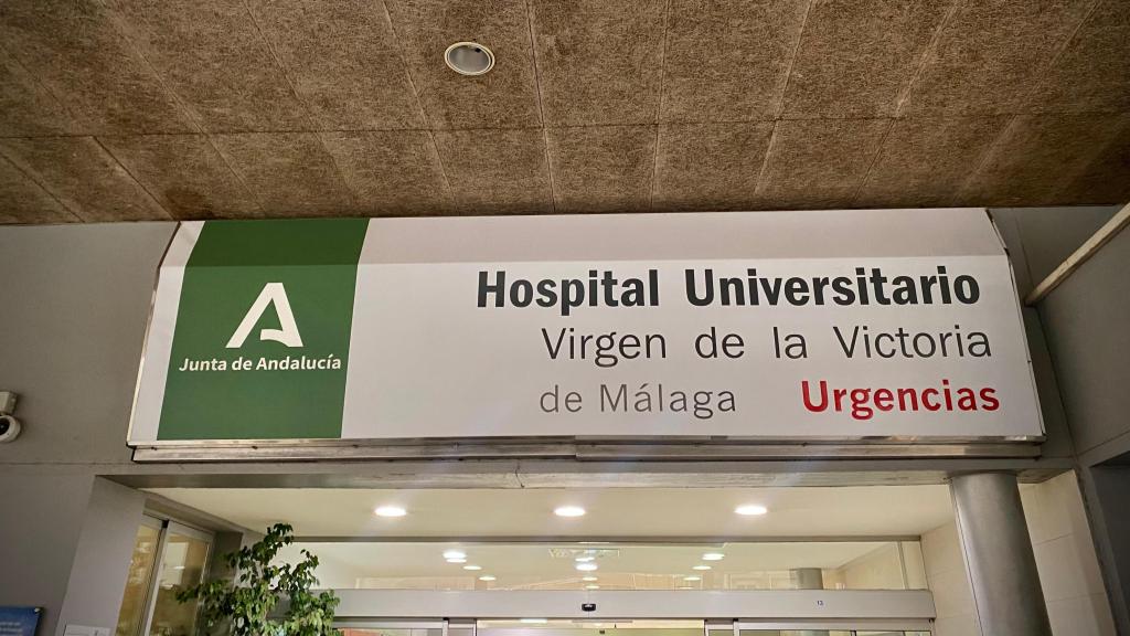 Puerta de las urgencias del Hospital Clínico de Málaga.