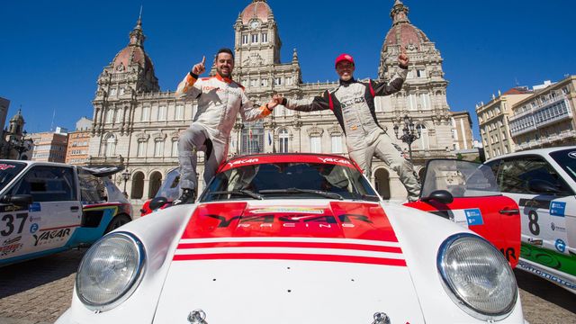 Álvaro Muñiz - Néstor Casal y Ya-Car Racing en María Pita celebrando su victoria en el Rallye Rías Altas 2023