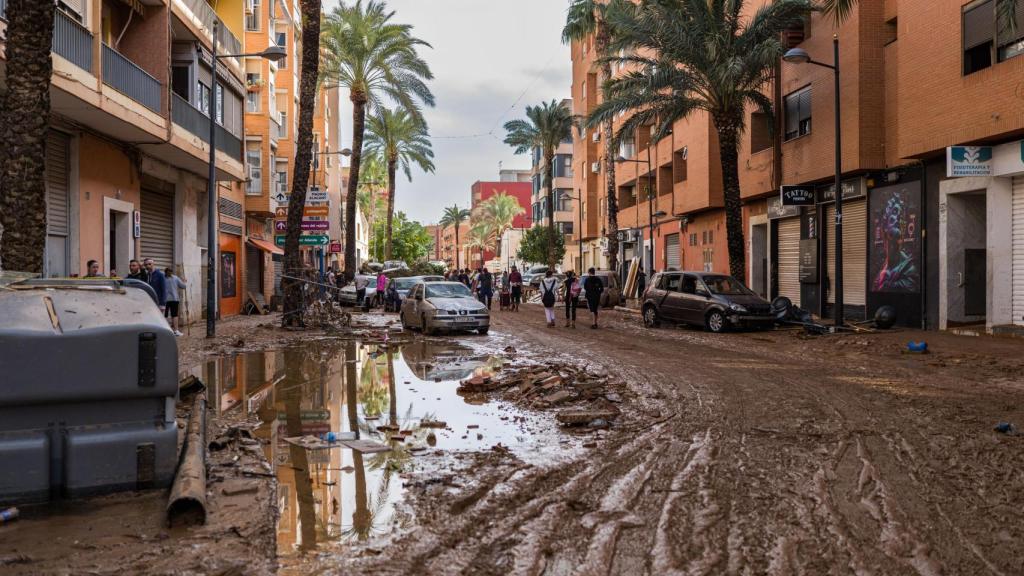Las calles de Paiporta anegadas tras la dana.