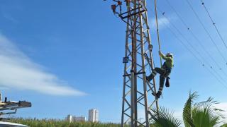 Un operador en la zona afectada por la DANA de Valencia.