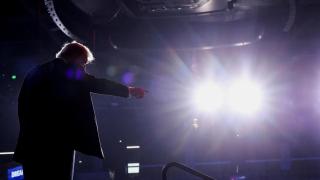 El candidato presidencial republicano y expresidente estadounidense Donald Trump asiste a un mitin en el Foro de la Familia Lee en Henderson (Nevada).