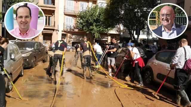 El alcalde de Aldaia, Guillermo Luján, y el de Valladolid, Jesús Julio Carnero, en un montaje con bomberos del Ayuntamiento de Valladolid en la provincia de Valencia