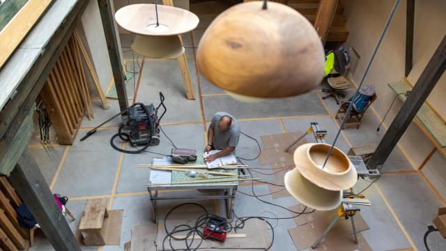 En la rehabilitación de la Casa de las Bulas lo moderno no se impone sobre lo antiguo.