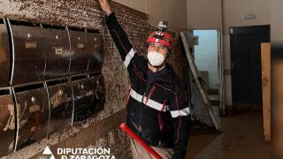 Uno de los bomberos de Zaragoza del dispositivo en Catarroja.