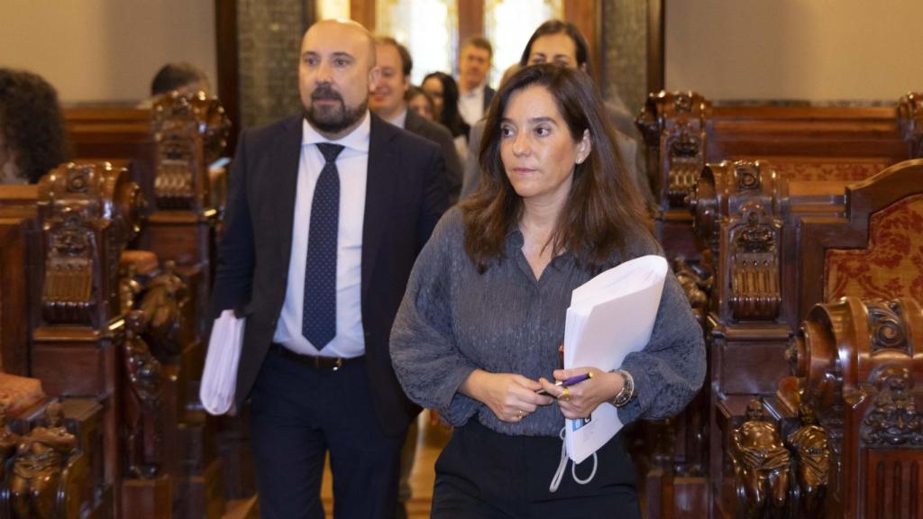 José Manuel Lage e Inés Rey entrando a un pleno en A Coruña.