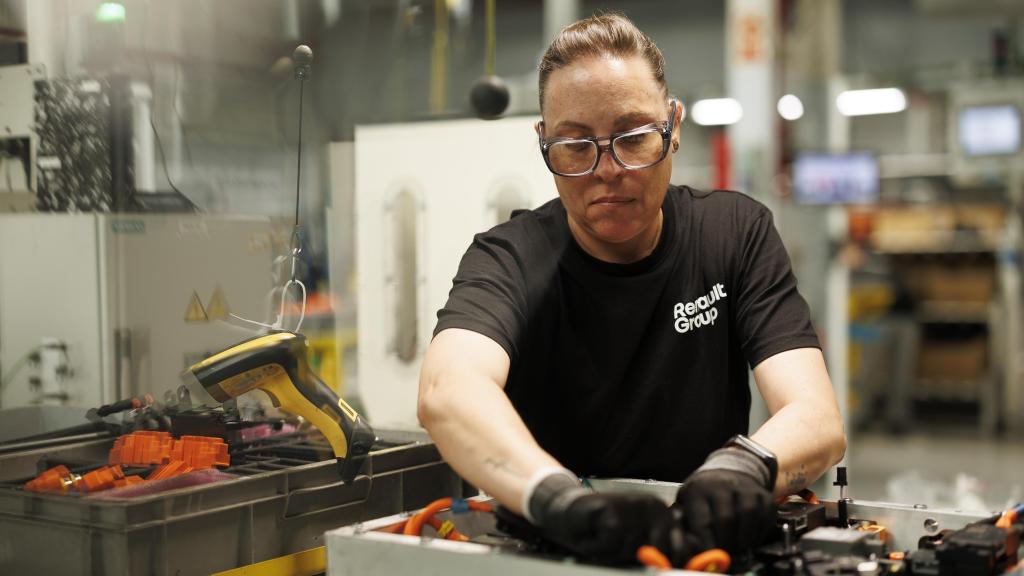 Una trabajadora de la factoría de Renault en Valladolid
