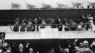 Palco de honor de los JJOO de Berlín 1936 con Hitler, Goebbels, Görign, Rudof Hess o Leni Riefenstahl.