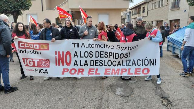 Los trabajadores recibieron el apoyo de los vecinos de Tauste en su movilización del pasado 9 de noviembre