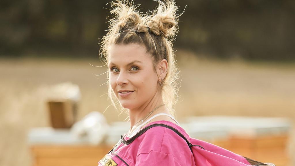Raquel Adalid tiene 36 años y es apicultora e influencer.