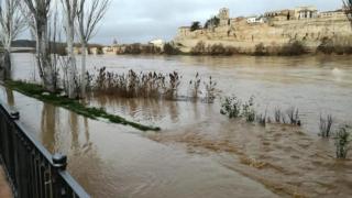 Imagen de archivo del Duero desbordado a su paso por Zamora