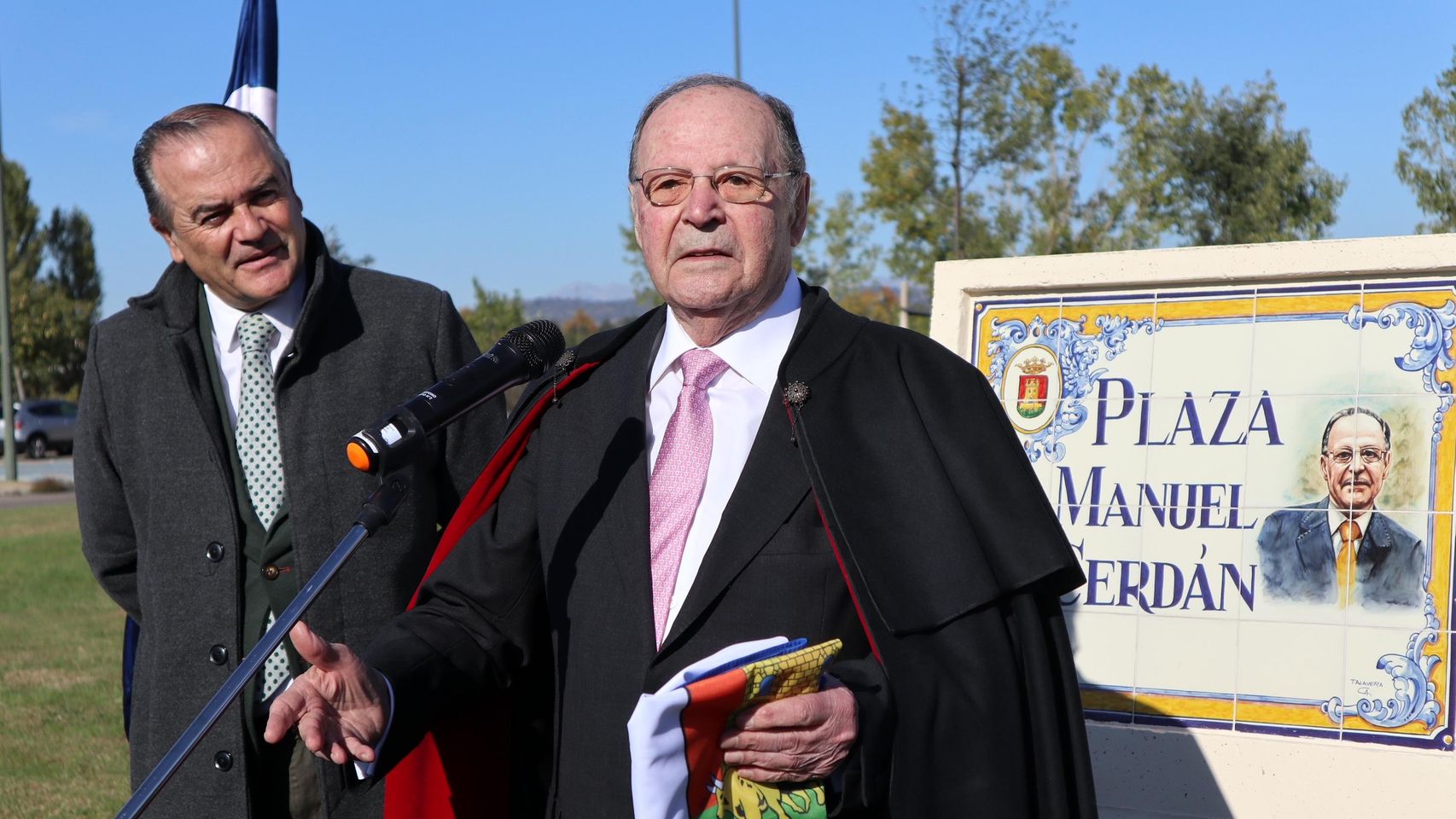 La imborrable huella de Manolo Cerdán en Talavera de la Reina se hace eterna en la plaza que lleva su nombre: las mejores imágenes