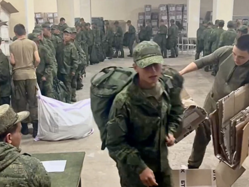 Soldados norcoreanos se preparan para combatir con las tropas rusas.