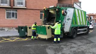 Labores de limpieza en Laguna de Duero (Valladolid)