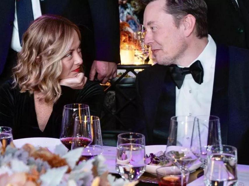 Elon Musk y Giorgia Meloni durante la cena de los Global Citizen Awards en Nueva York.