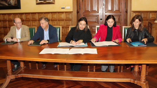 Firma del acuerdo del Plan de Acción Social y Sostenibilidad de Palencia, este viernes