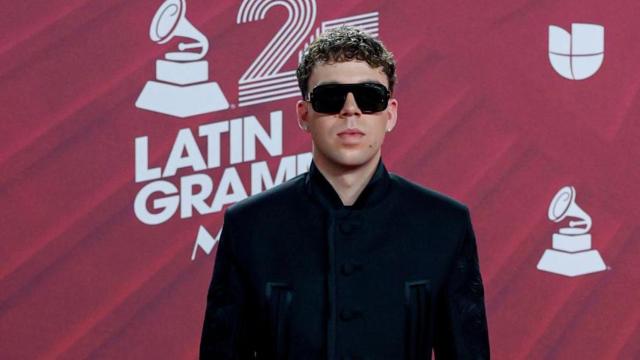 Quevedo en la alfombra roja de los Latin Grammy de 2023.