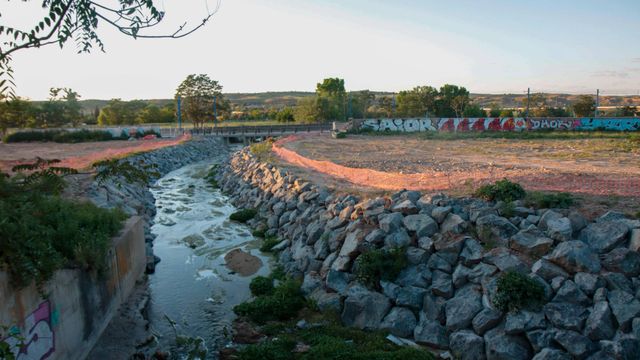 Los terrenos donde está previsto se encuentran próximos al arroyo de la Rosa y al propio río Tajo.