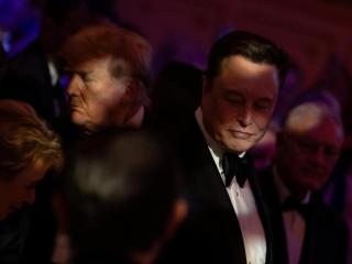 El presidente electo Donald Trump y el magnate Elon Musk, en una gala celebrada en la mansión de  Mar-A-Lago del primero.