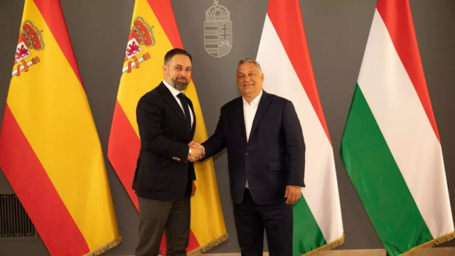 El líder de Vox, Santiago Abascal, junto al primer ministro de Hungría, Viktor Orbán, en 2021.
