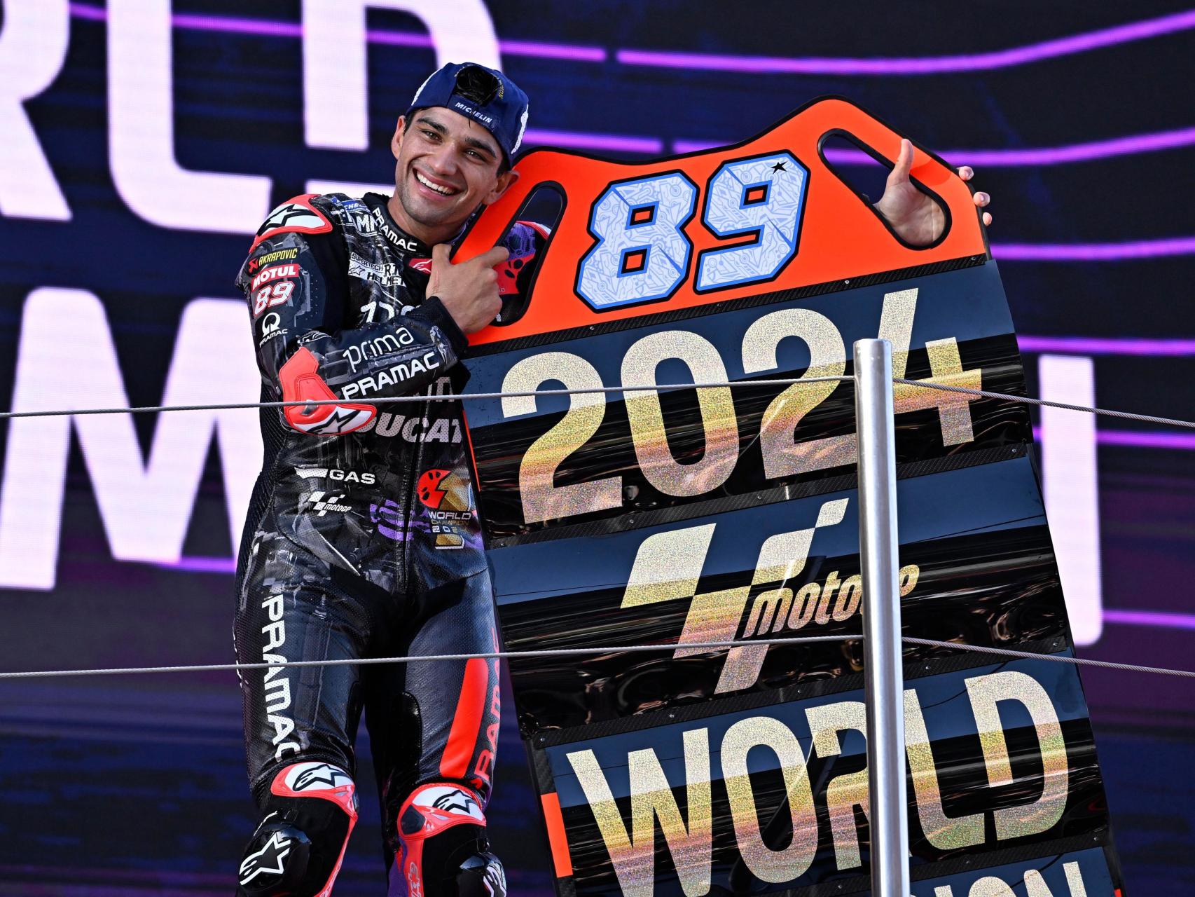 La celebración de Jorge Martín en el podio del GP Solidario Motul de Barcelona.