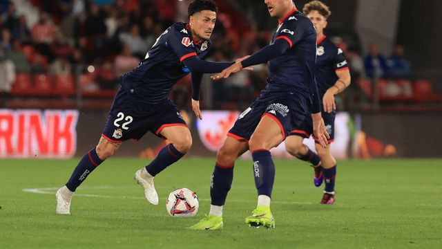 Almería 2 - Deportivo 1: El Dépor da la cara pero se vuelve de vacío