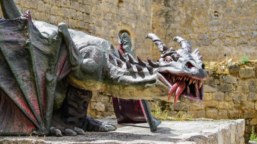 Un pueblo de Valladolid esconde una fortaleza convertida a castillo encantado.