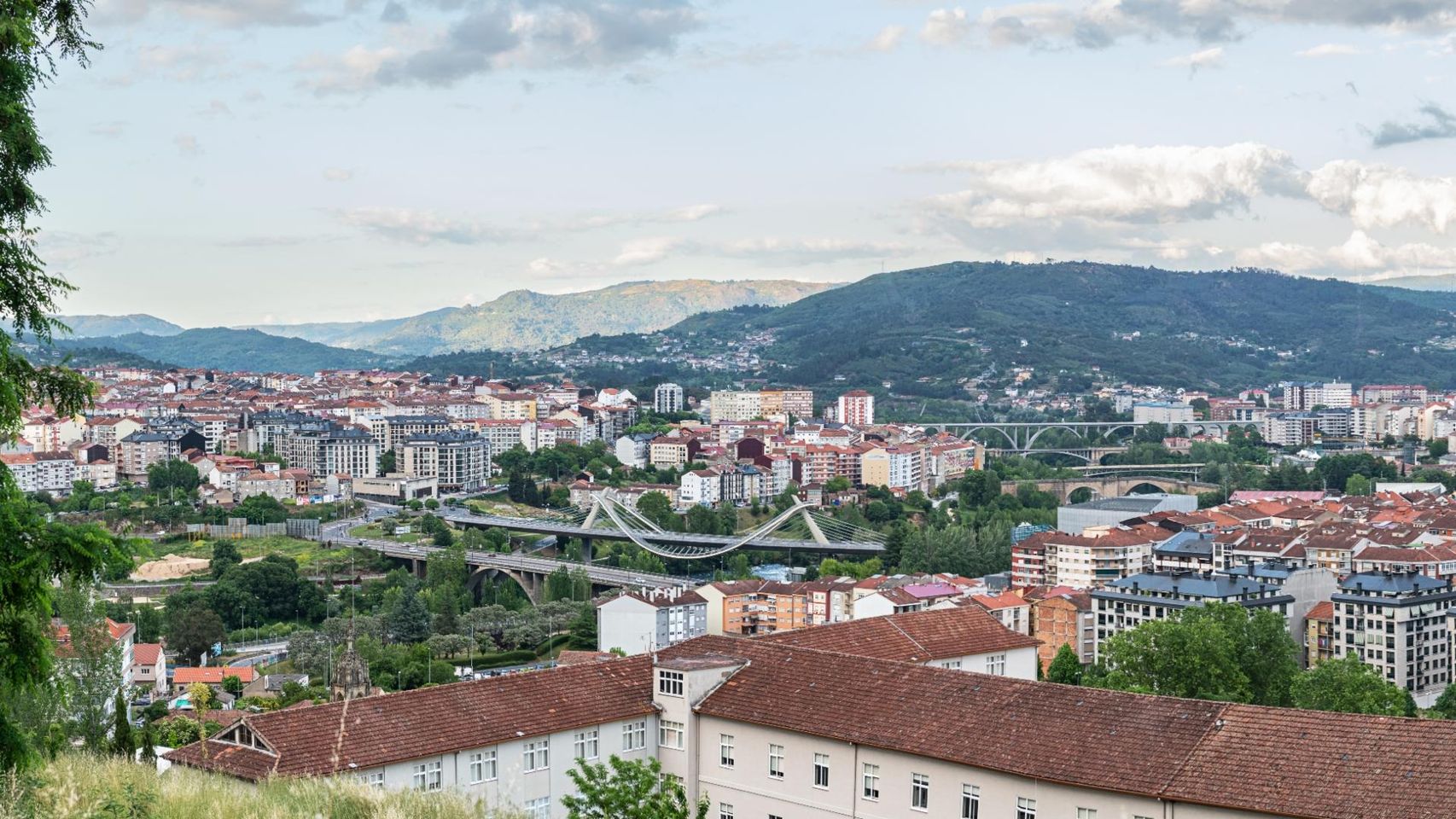 Investigan en Ourense una reyerta entre menores con arma blanca que terminó con una joven herida