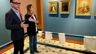 Olloqui y Echevarría-Torres, en una de las salas de la exposición.