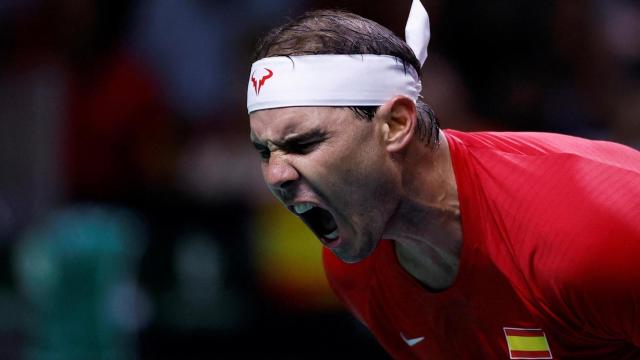 Rafa Nadal grita durante su partido contra Botic van de Zandschulp en la Copa Davis