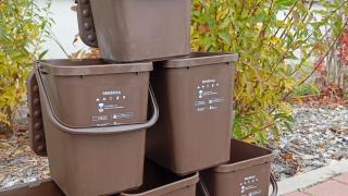 Los minicontenedores marrones que repartirá Arroyo a sus vecinos