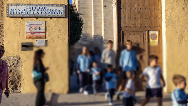 El acceso al colegio Tavera de Toledo. Imagen de archivo.