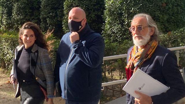 El empresario Álvaro Romillo (centro), junto a sus abogados, en la Audiencia Nacional, este miércoles.