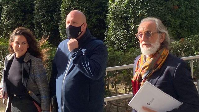 El empresario Álvaro Romillo, junto a sus abogados, en la Audiencia Nacional.