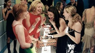 Por qué revisitar 'Sexo en Nueva York' y otras series adolescentes puede ser el refugio emocional