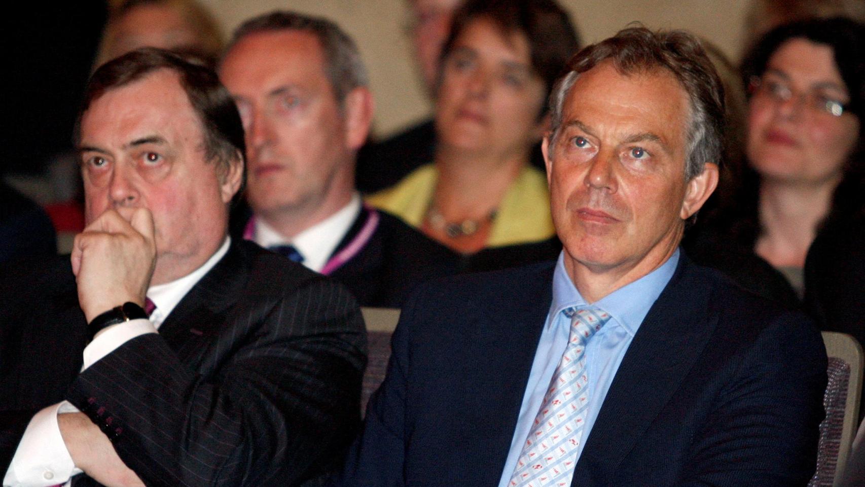 John Prescott (i) y Tony Blair (d) en una imagen de archivo en junio de 2007.