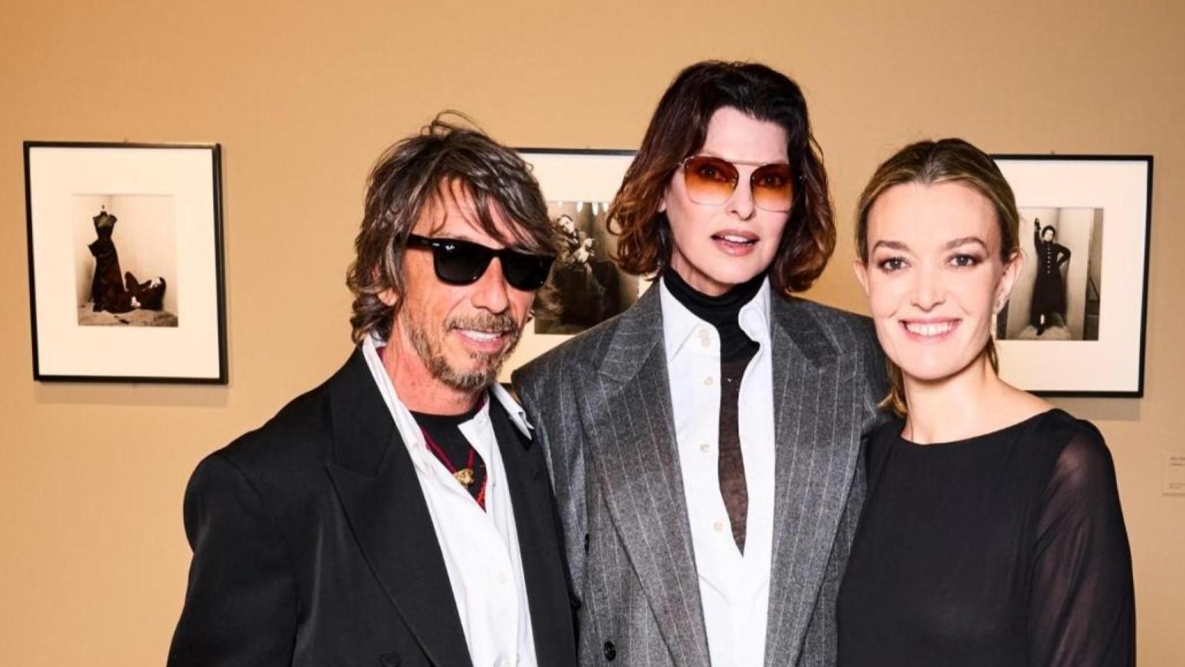 El diseñador de moda Pierpaolo Piccioli, la supermodelo Linda Evangelista y la presidenta de la Fundación MOP Marta Ortega Pérez.