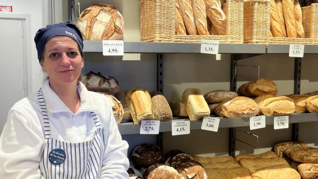 Cristina en su panadería.