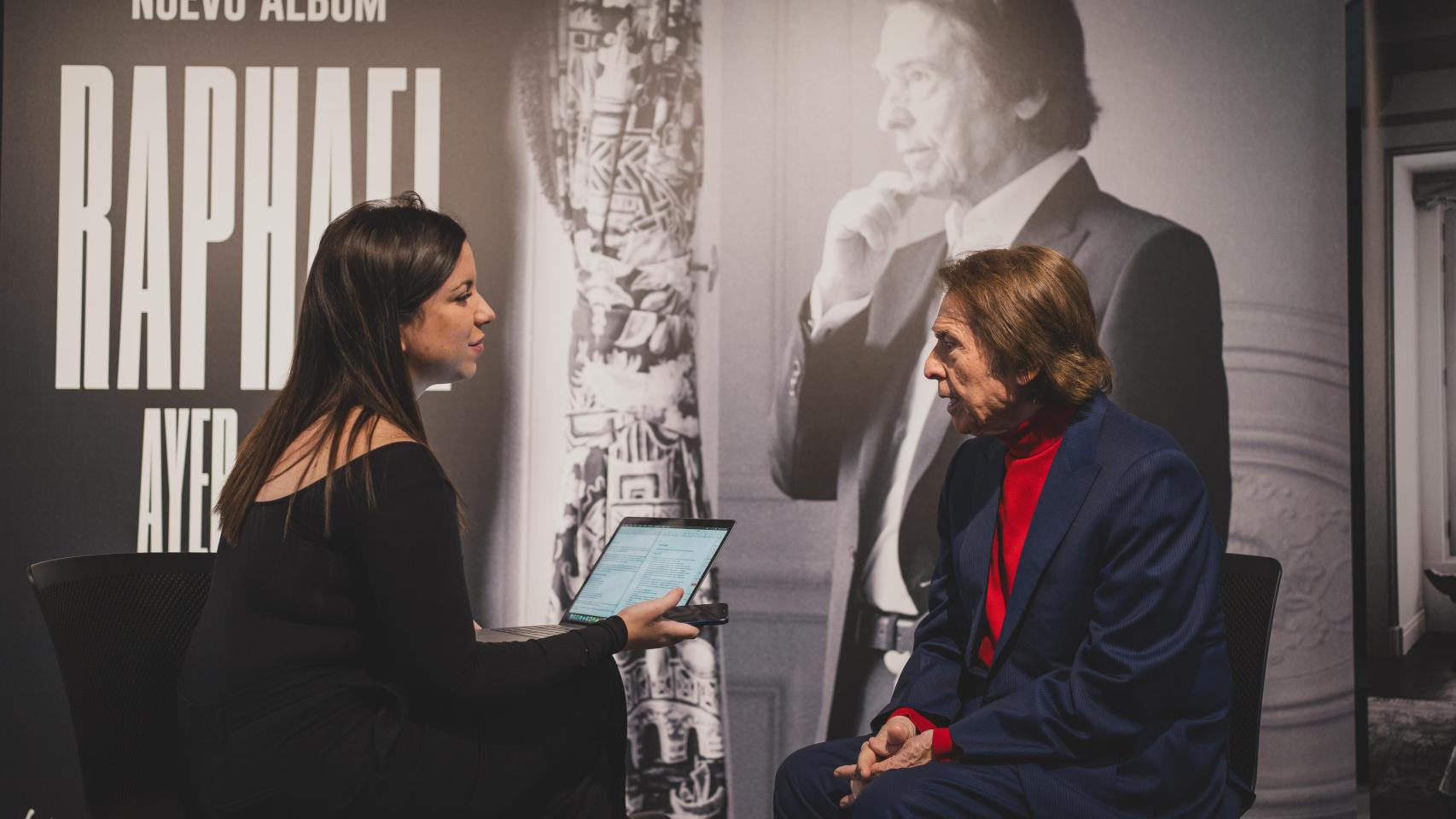 Raphael durante la entrevista.