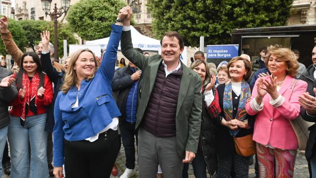 La alcaldesa de Burgos, Cristina Ayala, y el presidente de la Junta, Alfonso Fernández Mañueco, en una imagen de archivo