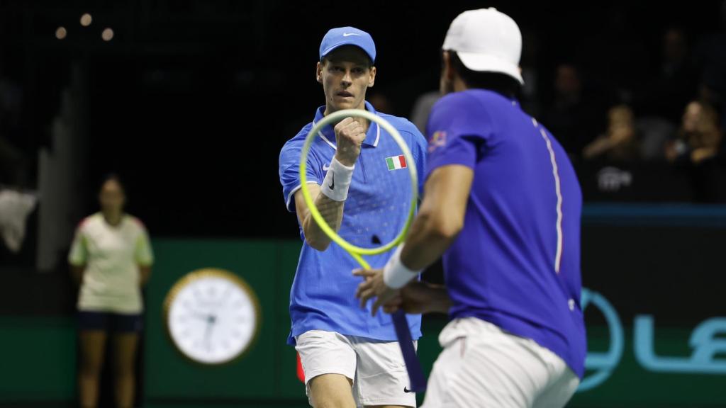 Jannick Sinner (izda) y su compañero Matteo Berrettini.