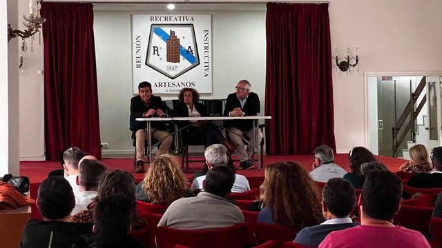 Dueños de viviendas de uso turístico reunidos esta semana en el Circo de Artesanos de A Coruña.