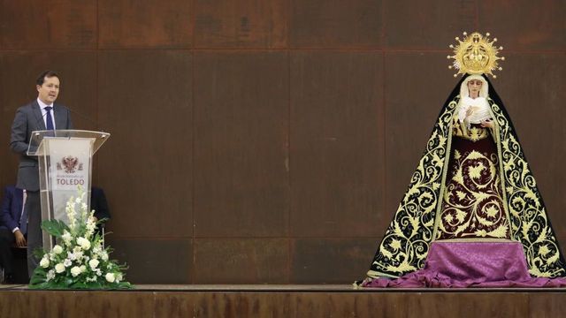 Toledo incorpora a la Semana Santa el nuevo paso de la Virgen de la Esperanza en su Soledad.