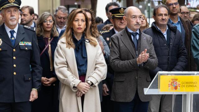 Foto de archivo de la alcaldesa de Zaragoza, Natalia Chueca, y el delegado del Gobierno en Aragón, Fernando Beltrán, en el acto institucional del 25N.