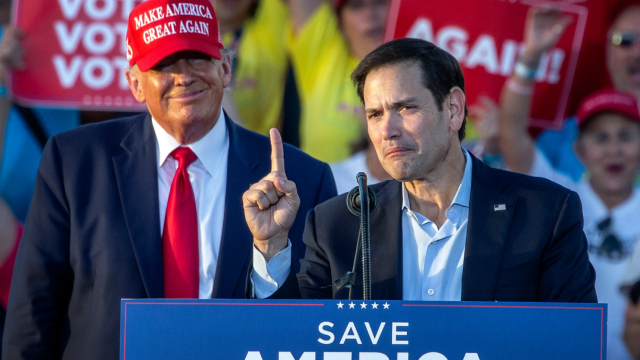 El presidente electo de los Estados Unidos, Donald Trump, junto al secretario de Estado, Marco Rubio, en un mitin durante la campaña electoral americana.