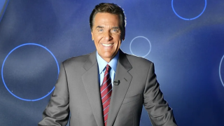 El presentador Chuck Woolery